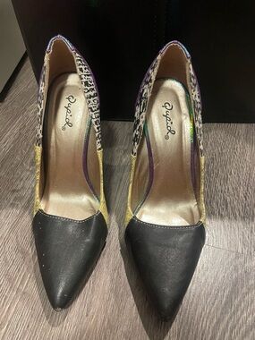 Qupid Women's Multicolor Pointed Toe Heels - Black, Gold, Purple
